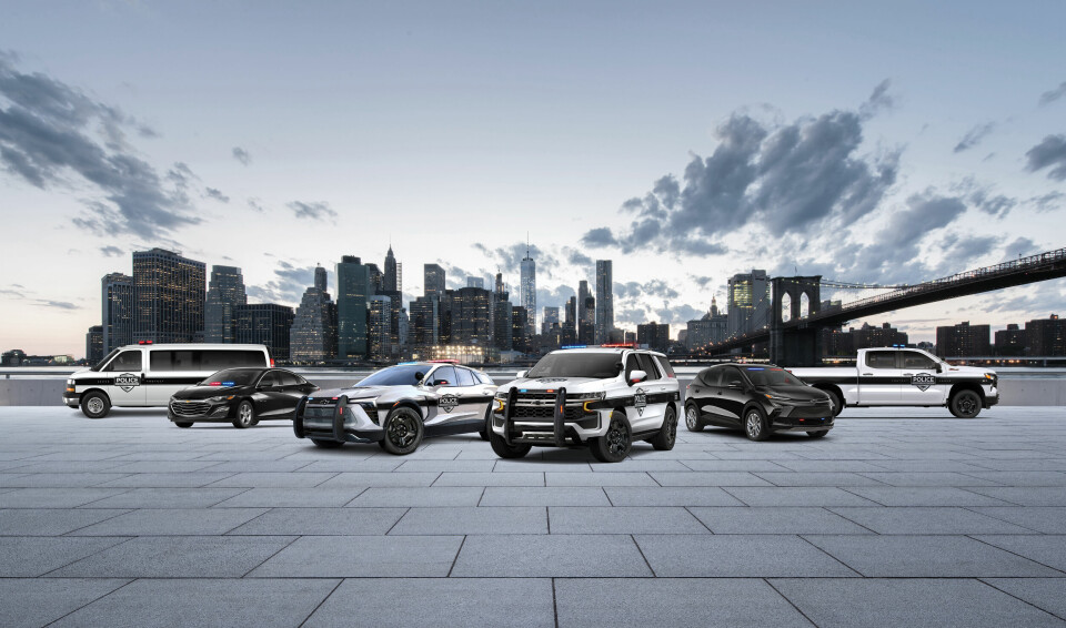 Chevrolet Police Pursuit Vehicles foran New York City skyline med 2024 Blazer EV PPV i sentrum.