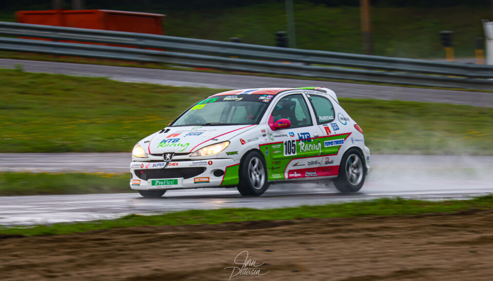 RASK: Isabell Rustad kjørte sist helg inn til femteplass i Racing NM i klassen GT5. Nå venter både talentkonkurransen Bilsporttalentet og avslutningen av Porsche Sprint Challenge Scandinavia for Isabell Rustad. RASK: Isabell Rustad kjørte sist helg inn til femteplass i Racing NM i klassen GT5. Nå venter både talentkonkurransen Bilsporttalentet og avslutningen av Porsche Sprint Challenge Scandinavia for Isabell Rustad.