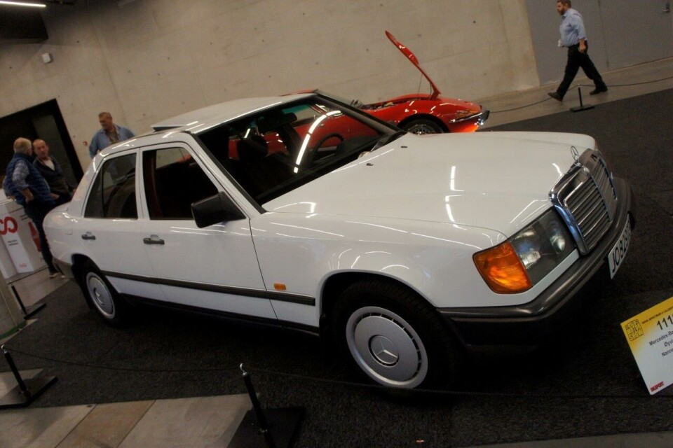 Mercedes-Benz 200 1987.