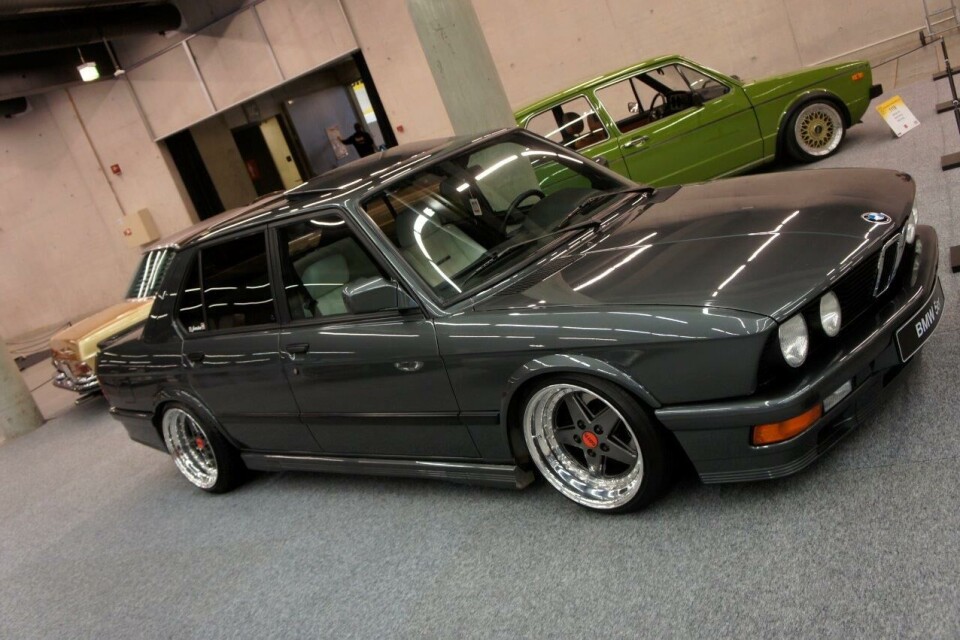 BMW E28 1987.