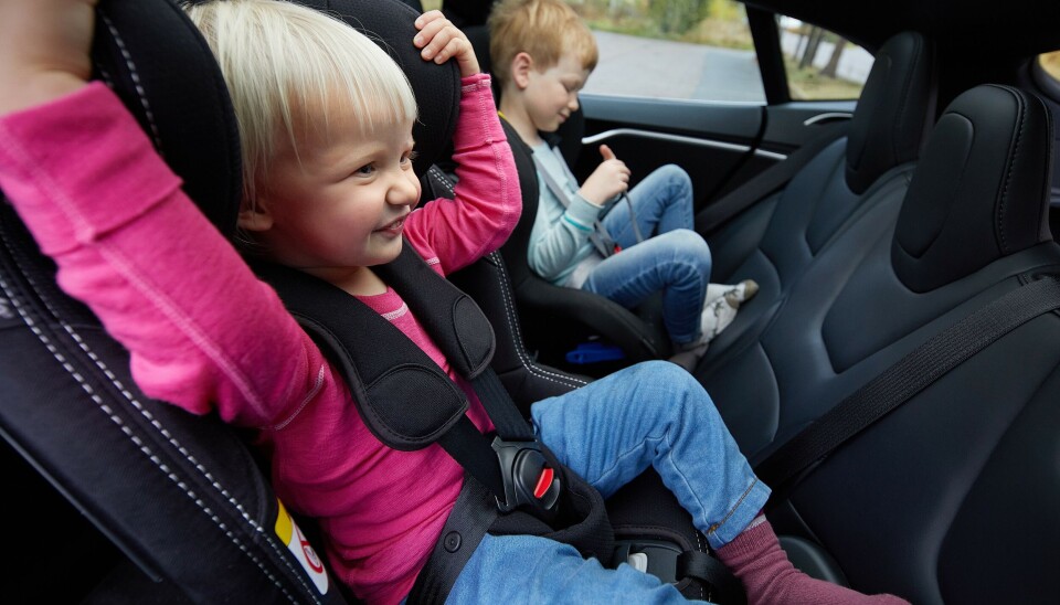 Bakovervendt sikring anbefales for de minste barna til og med fire år, og gjerne lenger. Bakovervendt sikring anbefales for de minste barna til og med fire år, og gjerne lenger.