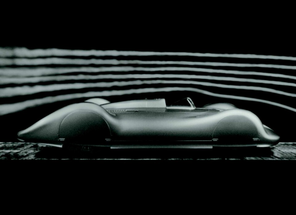 From November 18, 2023, to June 9, 2024, Audi Tradition will take all those interested in technology on a journey through the history of aerodynamics and show the beginnings of aerodynamic concepts in automotive engineering up to 1945 in the "Windschnittig" exhibition at the Audi museum mobile. A historical photograph of the Auto Union Type C Stromlinie (German for streamline) racing car in the wind tunnel.