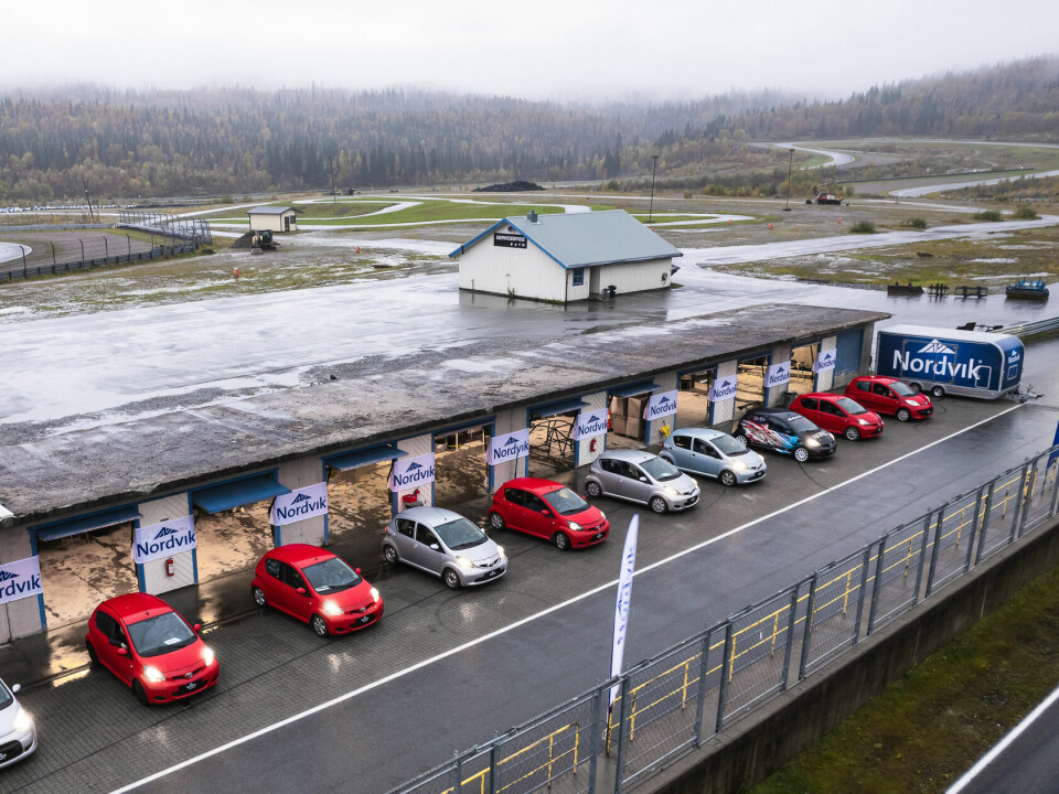 Nordvik har investert i 10 Toyota Aygo som skal rigges til race og kjøres på Arctic Circle Raceway i Mo i Rana