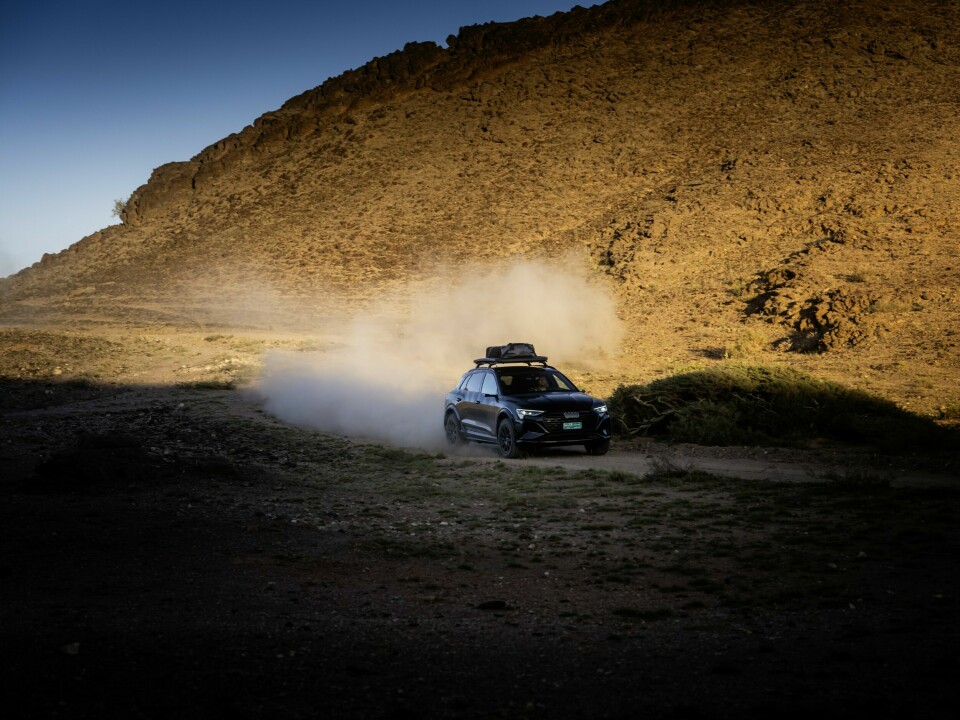 Dynamic photo,Colour: Mythos black metallic, specific edition Dakar wrapping