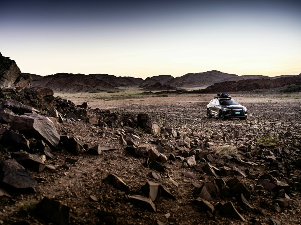 Static photo,Colour: Mythos black metallic, specific edition Dakar wrapping