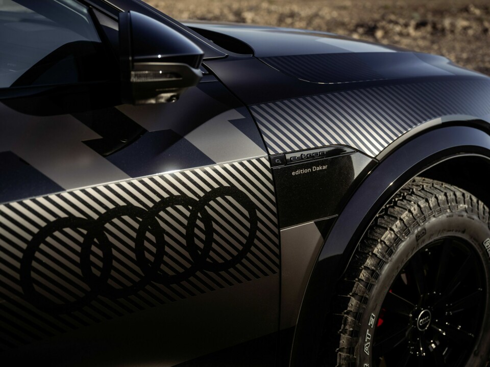 Detail,Colour: Mythos black metallic, specific edition Dakar wrapping