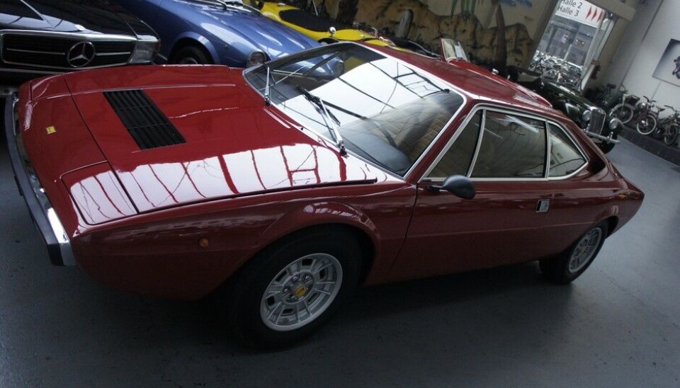 Galleri ToffenAv en eller annen grunn ser'kjennere» ned på Bertones 4-seters Ferrari 308 rundt midten av 70-tallet. Kan derfor fremdeles være et godt kjøp dersom du VIRKELIG vil ha en Ferrari. Foto: Jon Winding-Sørensen Galleri ToffenAv en eller annen grunn ser'kjennere» ned på Bertones 4-seters Ferrari 308 rundt midten av 70-tallet. Kan derfor fremdeles være et godt kjøp dersom du VIRKELIG vil ha en Ferrari. Foto: Jon Winding-Sørensen
