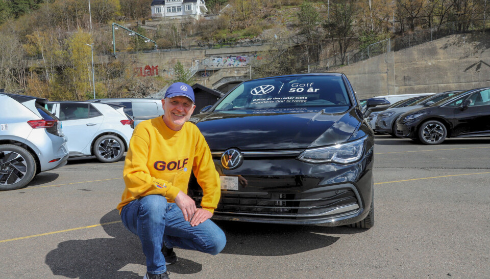Jan Tore Kopperud - 'Mr. Golf' - er produktsjef for Golf i Norge og det har han vært i 25 år. Vi regner med at det er fotografen som har bedt ham smile.