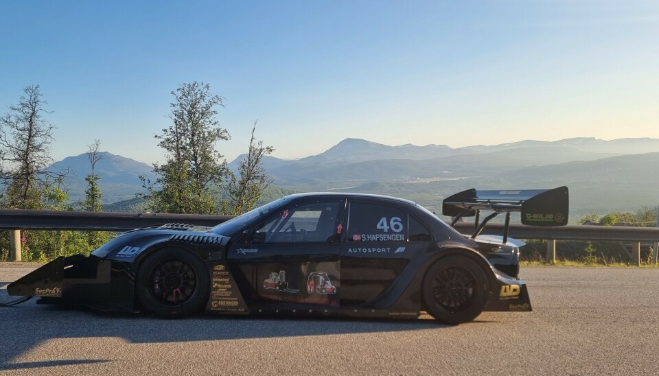Gatebil-legende Stian Hafsengen på vei opp mot toppen i Målselv fjellandsby