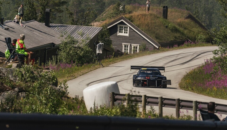 Gatebil-legende Stian Hafsengen på vei opp mot toppen i Målselv fjellandsby