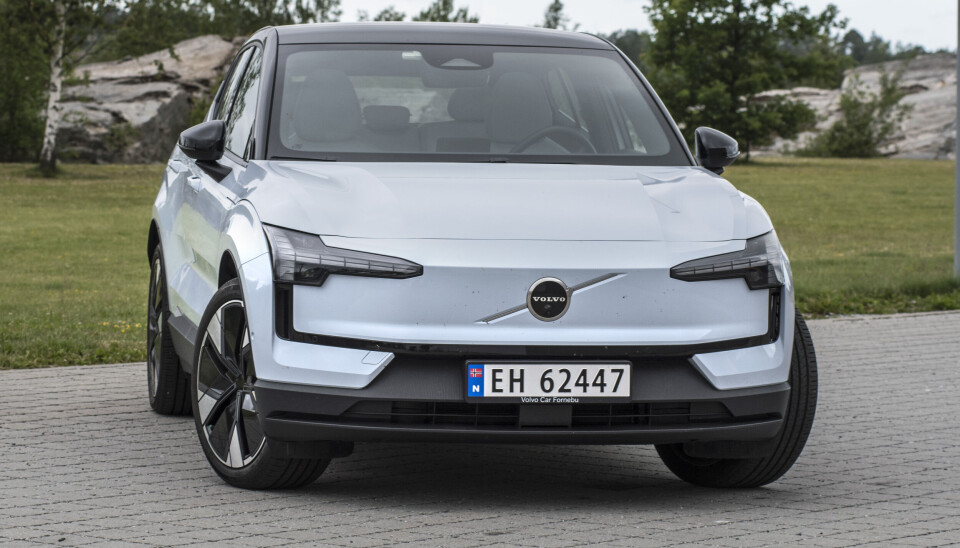 Tesla er helt suveren, men akkumulert kniver Volvo EX30 med VW ID.4 om andreplassen og lå ved inngangen til september 369 biler foran.