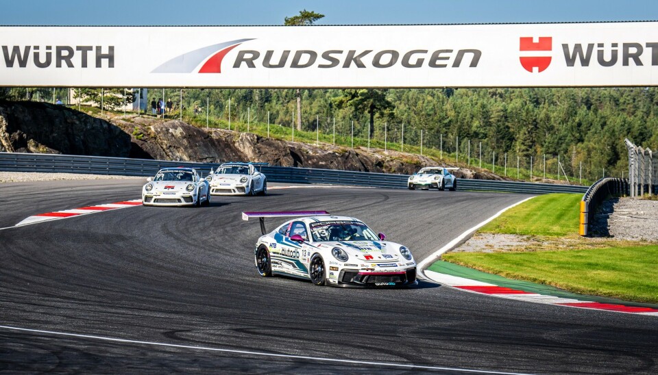 PERFEKT: Isabell Rustad hadde en perfekt helg under Porsche Festivalen på Rudskogen. Hun tok en ny seier og overtok dermed ledelsen i GT3-klassen i Porsche Sprint Challenge.