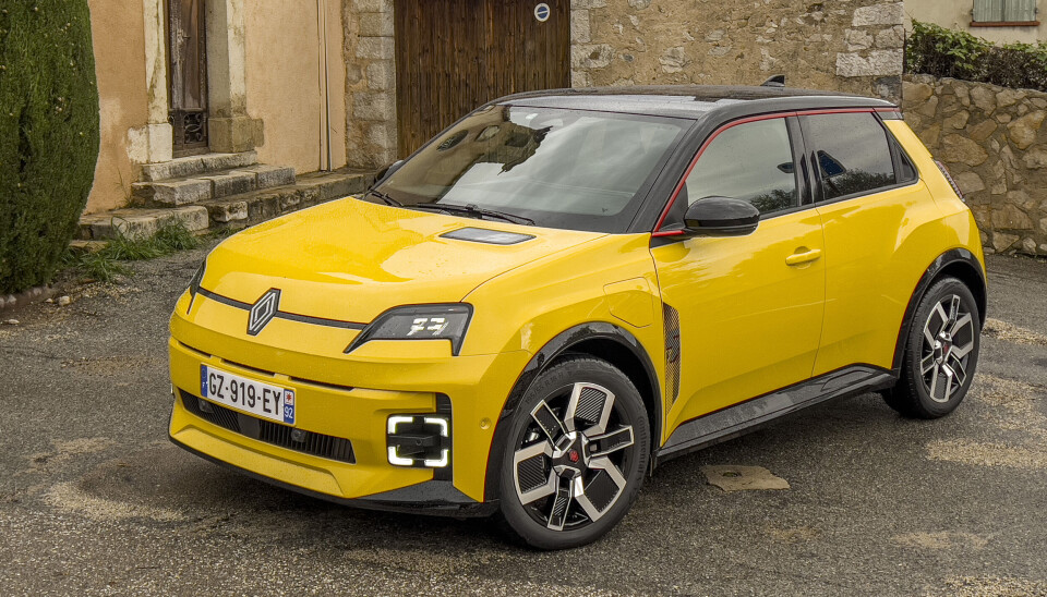 Renault 5 kan bli god butikk for Renault, i Norge og ikke minst i Frankrike. I Norge startet leveringene etter påske, med nesten 300 registrerte er modellen Renaults bestselger her hjemme. PR-sjef Roger Andersen hos importøren RN Nordic har overfor BilNorge.no anslått at 1000 registrerte R5 i Norge i 2025 ikke er urealistisk.