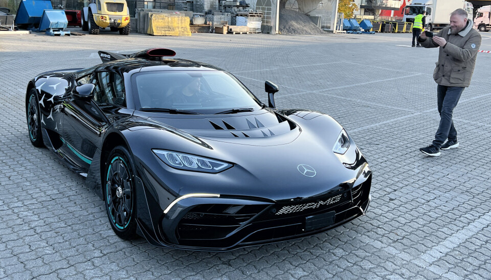 AMG One er ankommet Nova Spektrum på Lillestrøm. Messegeneral Tommy Larssen er oppe med kameraet.
