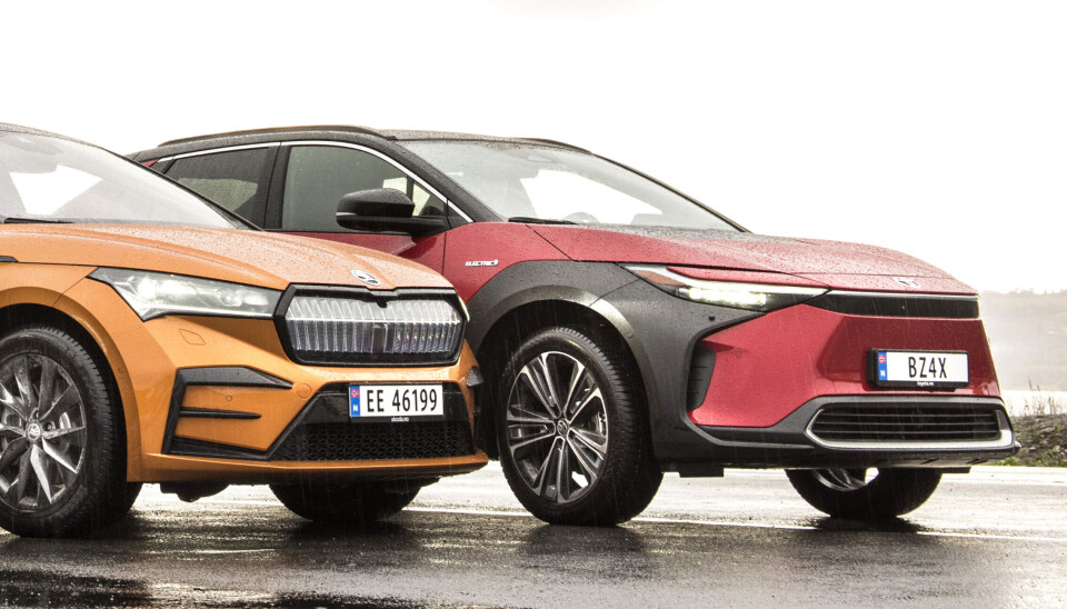 Knallhard duell mellom Skoda Enyaq og Toyoa bZ4x endte med Skoda-seier i oktober.