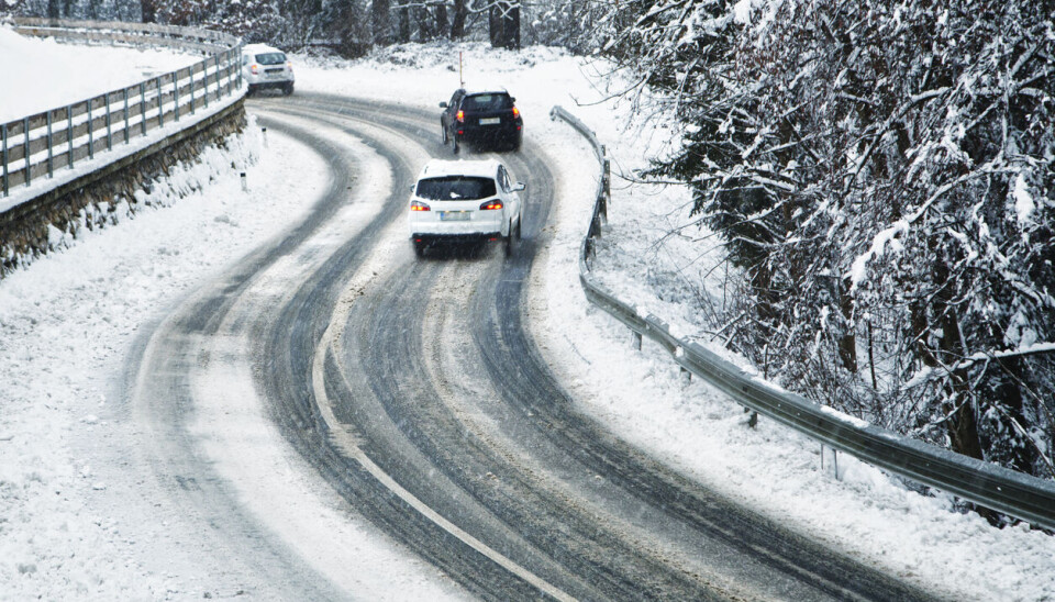 Det er sendt ut farevarsel for snø flere steder på vei inn i helgen. Kjør forsiktig sier forsikringsselskapene.