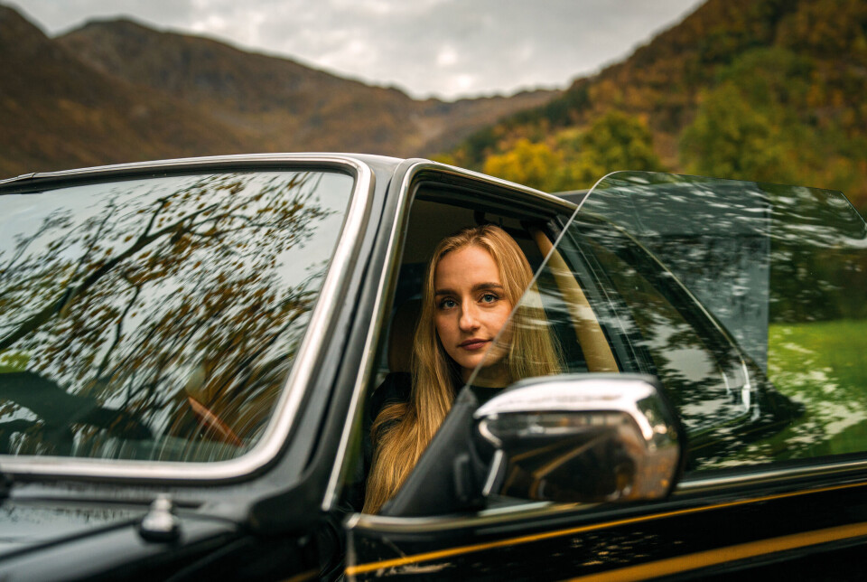 Marta jobbet hardt for å få kjøpt drømmebilen, og nyter den i lange drag.
