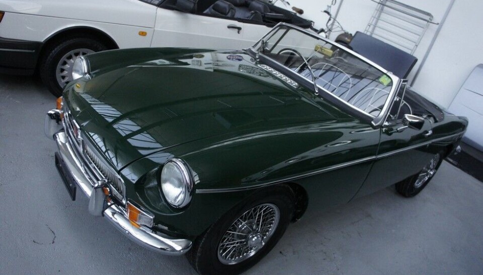 Galleri ToffenOg fremdeles hadde vi rad på rad av andre biler. Foto: Jon Winding-Sørensen