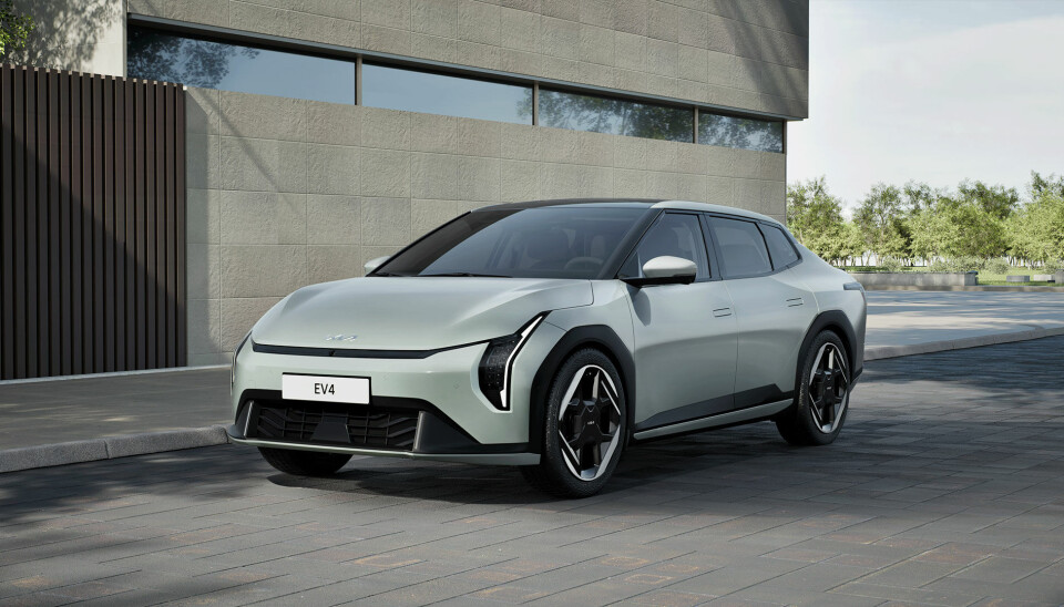 Kia EV4 sedan skal skille seg ut på parkeringsplassen ifølge Kia Norge.