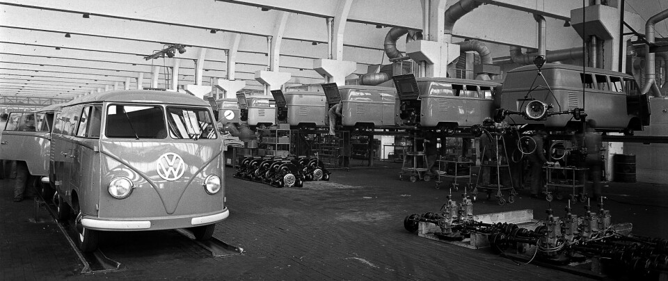 Produksjon av Transporter ved fabrikken i Wolfsburg 1950.