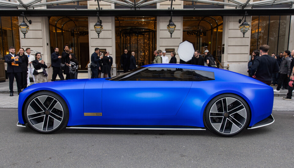 Jaguar i den knallblå enden av ultramarin – «synonym med kunst og Frankrike».