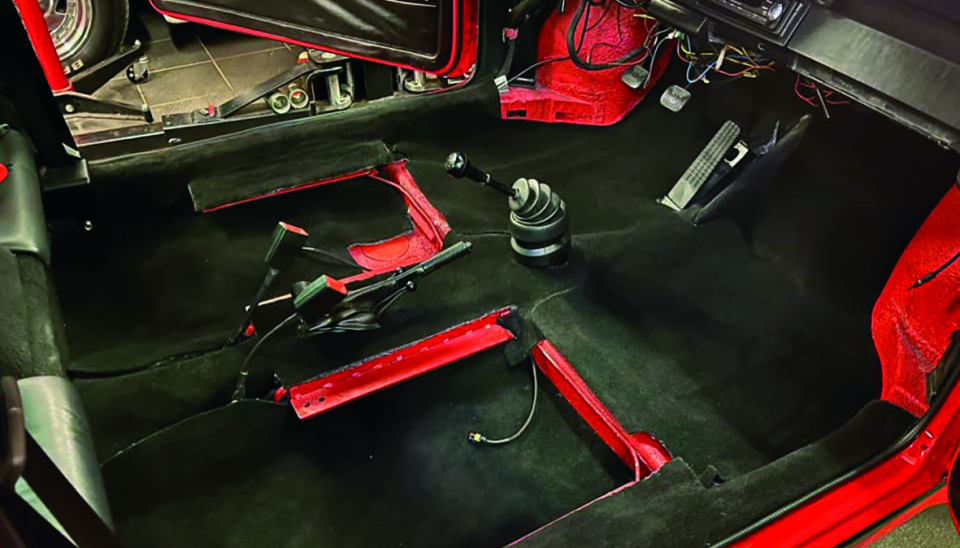 Hans Olav har fått laget nytt... Vel, alt. Også teppesett.