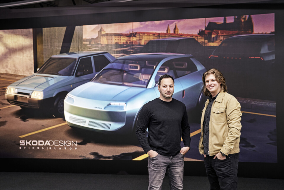 Skoda-designer Ljudmil Slavov til venstre, sammen med David Stingl, ungt design talent som har fått jobb ved Skoda digital design studio.
