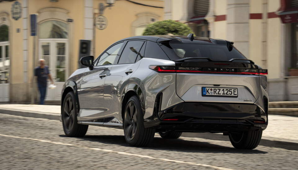 Oppgraderte Lexus RZ får rekkevidde på opptil 50 mil, som ikke er veldig imponerende i segmentet.