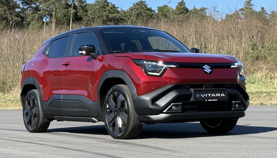 MELLOMLANG: Rekkevidden til Suzuki e Vitara er oppgitt til 41,2 mil. Modellen i kompakt-SUV-segmentet er en av få med firehjulsdrift.