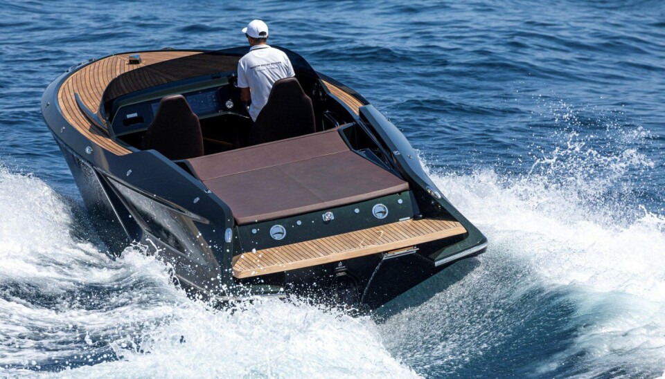 Til sjøs, med Ferrari og Porsche