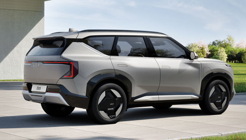 EV5 er utstyrt med toveis lading, såkalt Vehicle-to-Load (V2L). Med opptil 3,6 kW effekt, kan føreren bruke bilens batteri til å drive og lade eksterne enheter via en innvendig kontakt eller ekstern adapter.
