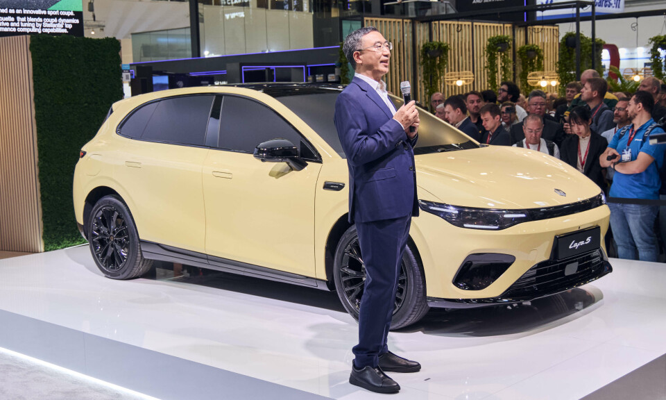 Zhu Jiangming, CEO for Leapmotor presenterte B05. Modellen har salgsambisjoner i Europa.