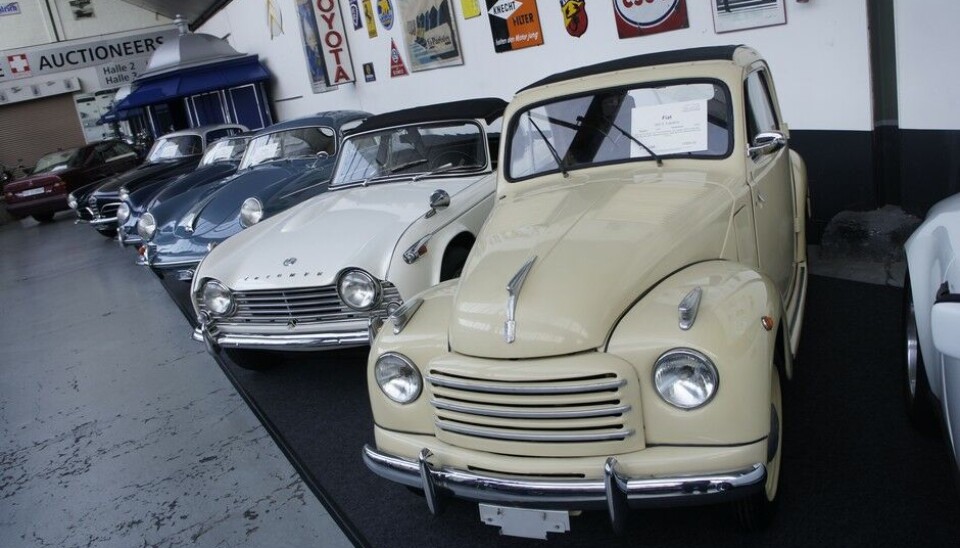 Galleri ToffenOgså en rad som ble dominert av en 1953 Fiat 500 C Topolino, med stofftak. 600 ccm, 16,5 hk. 13.800 CHF. Foto: Jon Winding-Sørensen Galleri ToffenOgså en rad som ble dominert av en 1953 Fiat 500 C Topolino, med stofftak. 600 ccm, 16,5 hk. 13.800 CHF. Foto: Jon Winding-Sørensen