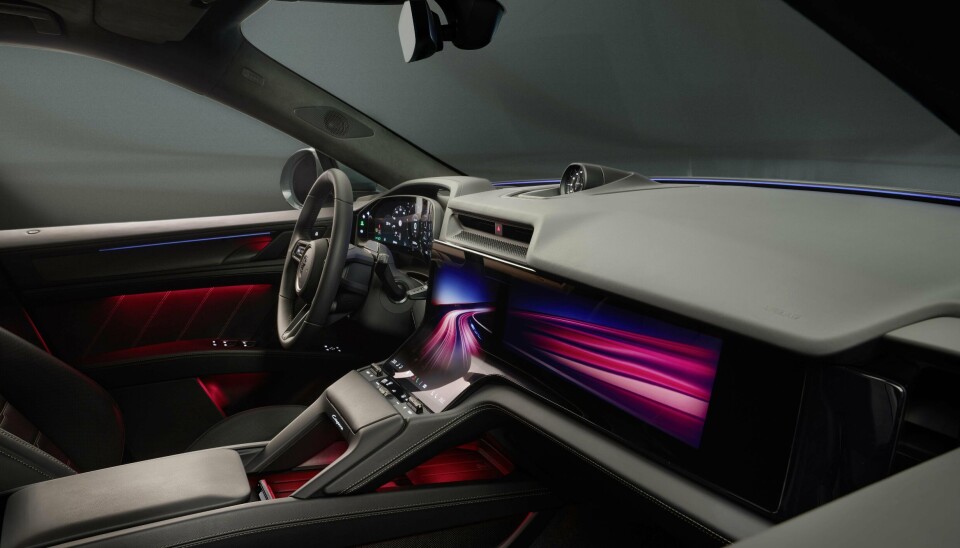 Førermiljøet i elektriske Cayenne viser den nye designretningen til Porsche.