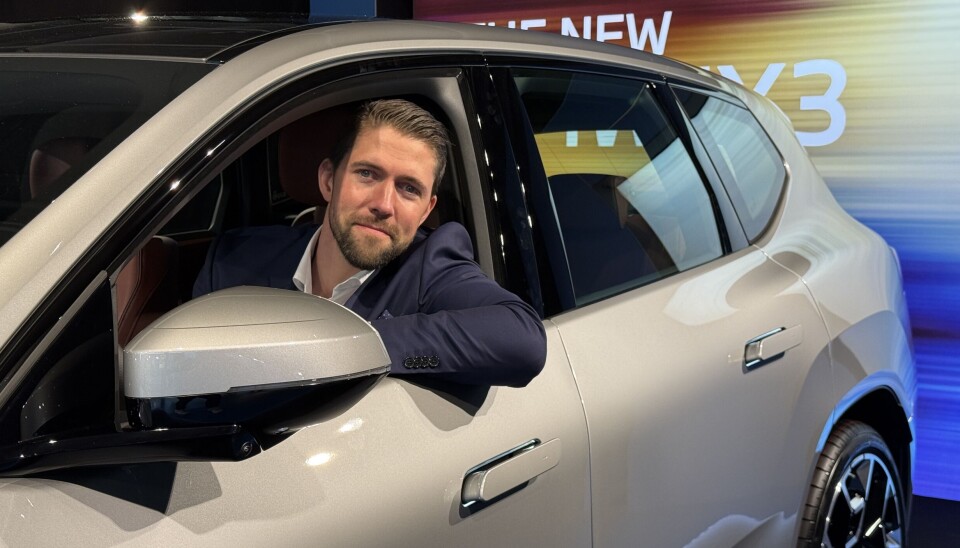 Selv om BMWs første modell i «Neue Klasse»-satsingen ikke tilbyr verken luftfjæring eller bakhjulsstyring – funksjoner som konkurrenten Mercedes-Benz GLC kan skilte med, er BMW-sjef Sindre Sandberg trygg på egen fjæringsløsning og styredynamikk.