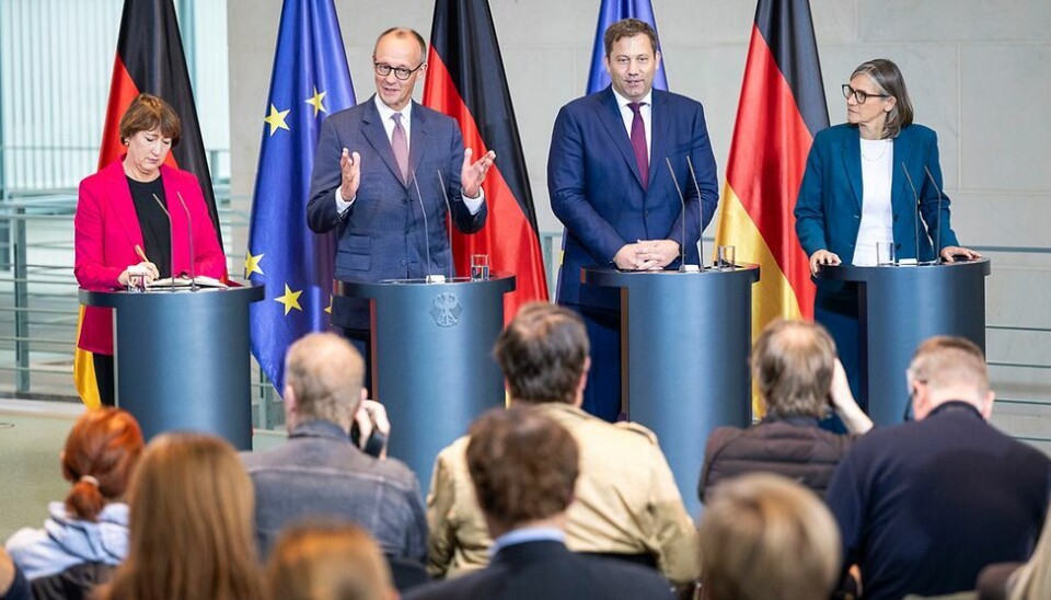 Toppmøtet «Bil-dialogen». Fra venstre: Bilindustriforbundets (VDA) president, Hildegard Müller, forbundskansler Friedrich Merz, finansminister og visekansler Lars Klingbeil og leder for den mektige fagforeningen IG-Metall, Christiane Benner.