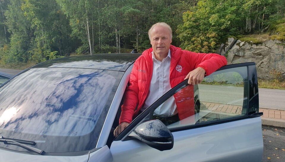 - KNA forstår at det må fases inn avgifter for elbilene i årene fremover, men dette må skje på en mer nennsom måte sier Børre Skiaker, generalsekretær KNA.