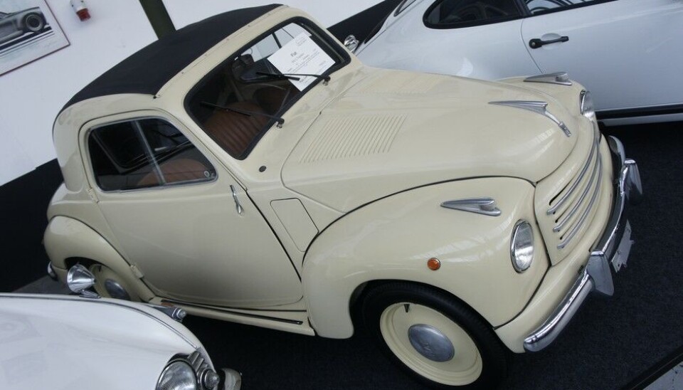 Galleri ToffenOgså en rad som ble dominert av en 1953 Fiat 500 C Topolino, med stofftak. 600 ccm, 16,5 hk. 13.800 CHF. Foto: Jon Winding-Sørensen Galleri ToffenOgså en rad som ble dominert av en 1953 Fiat 500 C Topolino, med stofftak. 600 ccm, 16,5 hk. 13.800 CHF. Foto: Jon Winding-Sørensen