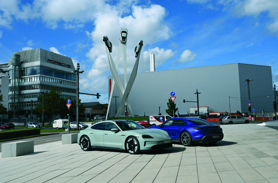 En tur innom hjembyen og Porsche-muséet hører med.