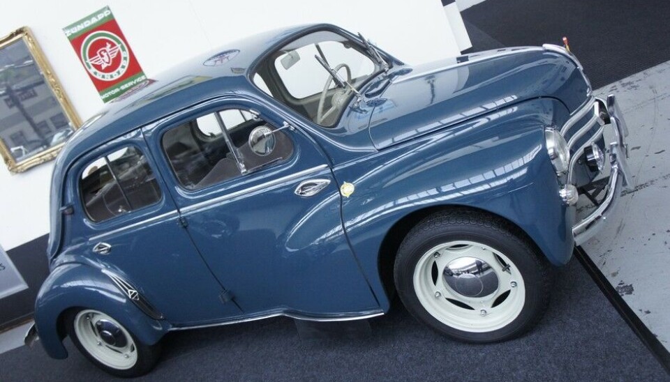 Galleri ToffenEn annen favoritt. Renaults første skikkelige etterkrigsbil. 4 CV, og motor i hekken. Foto: Jon Winding-Sørensen Galleri ToffenEn annen favoritt. Renaults første skikkelige etterkrigsbil. 4 CV, og motor i hekken. Foto: Jon Winding-Sørensen