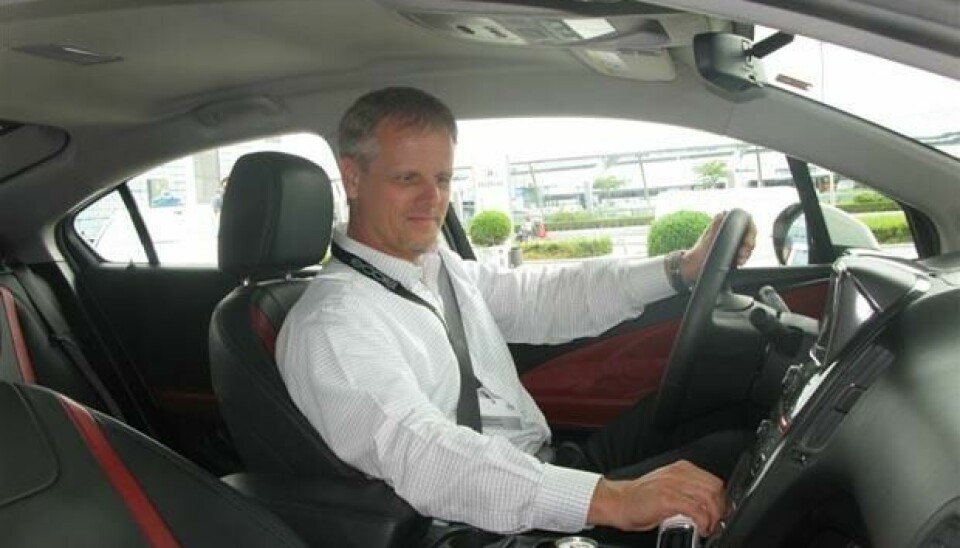 Opel AmperaDr. Andreas Lassota har tittelen: Manager Product Marketing Opel, Electric Vehicles. Det kan ovesettes med Enda en Ampera-fan
