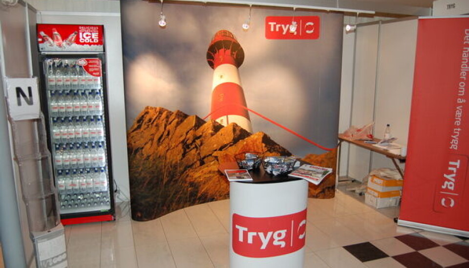Tryg sponset med vann til alle. Tryg sponset med vann til alle.
