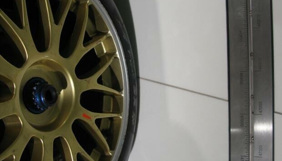 Porsche MuseumEn annen lekker detalj. Slissene i gulvet er utformet som de mest nøyaktige metermålene. Foto: Jon Winding-Sørensen Porsche MuseumEn annen lekker detalj. Slissene i gulvet er utformet som de mest nøyaktige metermålene. Foto: Jon Winding-Sørensen