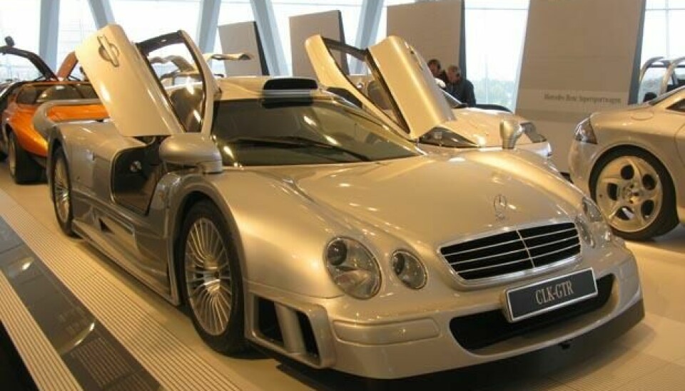 MuseumsbesøkFra Mercedes-Benz museets spesielle Superbil-utstilling nå i sommer. Her er CLK-GTR. Denne ble bygget i 25 eksemplarer for å kunne delta i racing-serier.