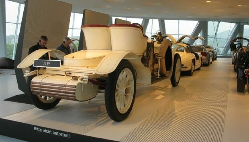 MuseumsbesøkFra Mercedes-Benz museets spesielle Superbil-utstilling nå i sommer. Her er 60-hesters Simplex fra 1903.