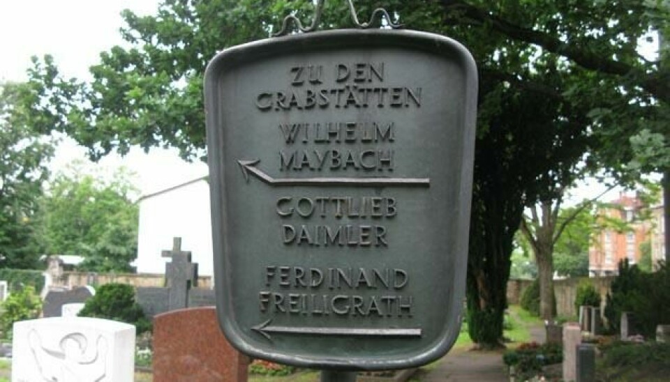 MuseumsbesøkGottlieb Daimler, og familien, ligger på en kirkegård som faktisk heter Uff  like ved eiendommen han kjøpte i Stuttgart.