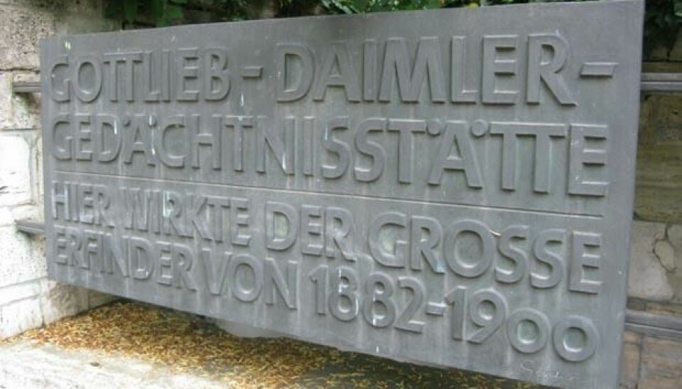 MuseumsbesøkHer finner du Daimlers første verksted, forteller et skilt på muren