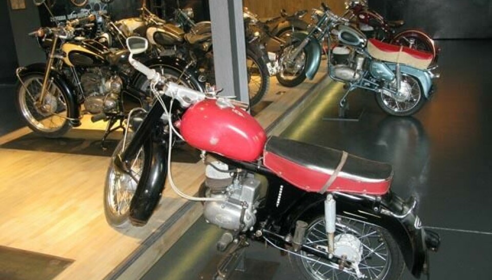 Maybach-museetSiden Maybach-samlingen finnes i en tidligere sykkel- og motorsykkel-fabrikk, får vi heldigvis litt av det med på kjøpet.
