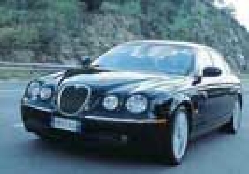 Jaguar S-Type 2.7D: Kraft og komfort