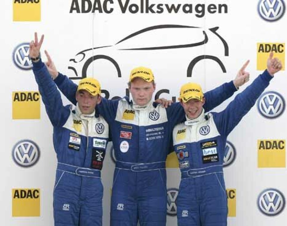 Stian Paulsen (midten) på pallen sammen med Andreas Pfister og Bastian Graber - henholdsvis nr. 2 og 3 i Barcelona